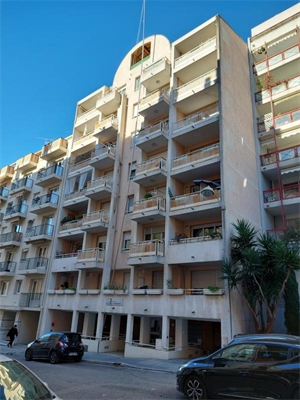 parking couvert à la location -   06000  NICE, surface 8 m2 location parking couvert - UBI460097504